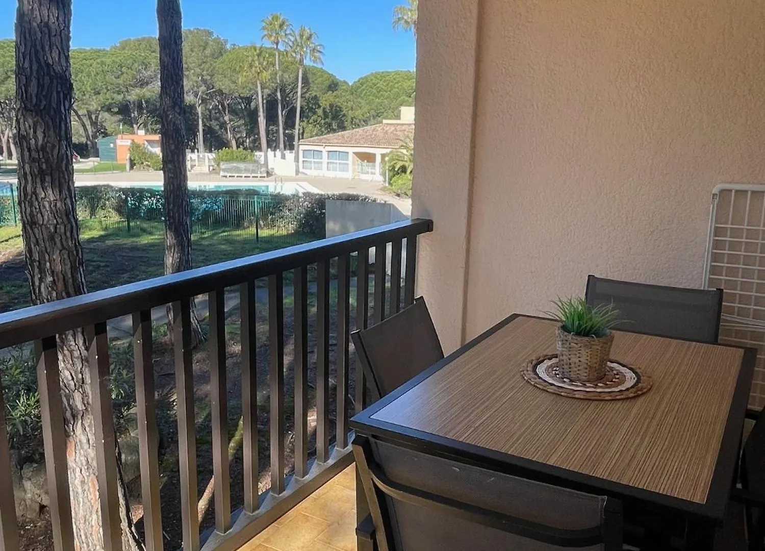 Appartement Piscine Et Pinede - Wifi Saint-Raphael  Saint-Raphael (Var)